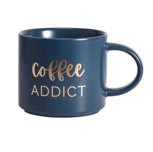 Coffee Addict Kerámia Bögre – 410 ml, Kék Arany Felirattal - BShopy