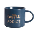 Coffee Addict Kerámia Bögre – 410 ml, Kék Arany Felirattal - BShopy